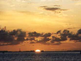 lori3.jpg (6823 bytes)